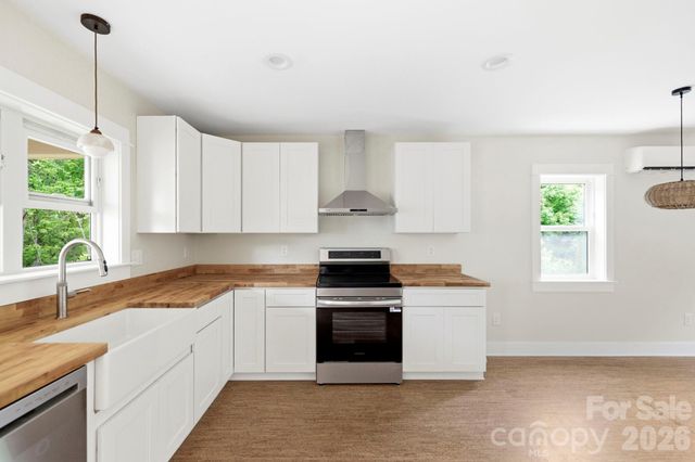 17 Fireside Drive, Asheville, NC 28806