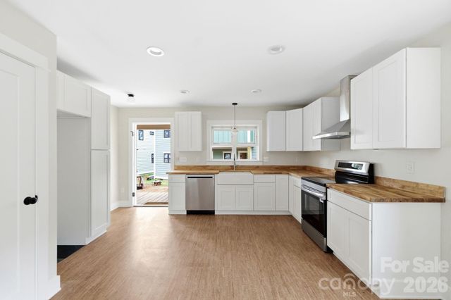 17 Fireside Drive, Asheville, NC 28806