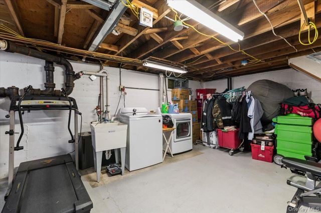 824 Lincoln Avenue, Bohemia, NY 11716