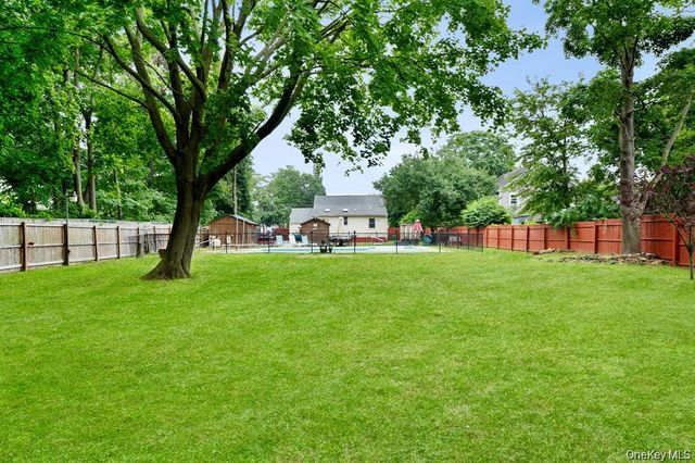 824 Lincoln Avenue, Bohemia, NY 11716