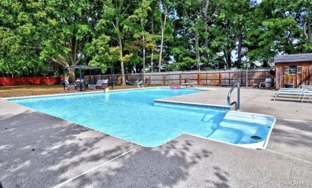 824 Lincoln Avenue, Bohemia, NY 11716