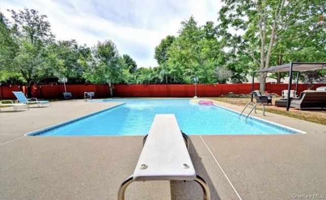 824 Lincoln Avenue, Bohemia, NY 11716