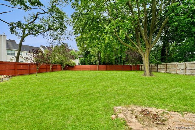 824 Lincoln Avenue, Bohemia, NY 11716