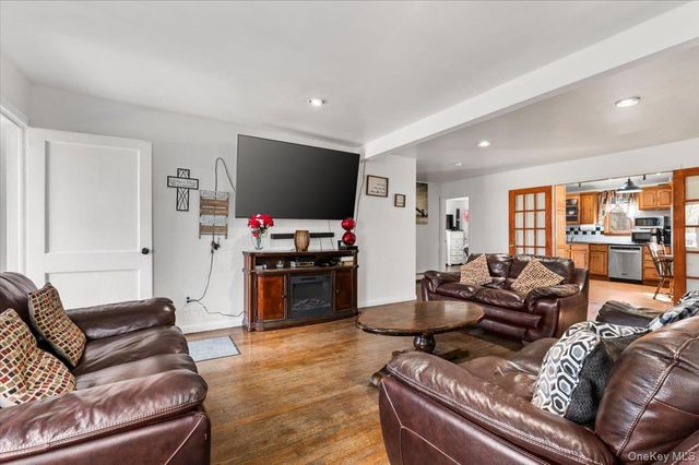 824 Lincoln Avenue, Bohemia, NY 11716