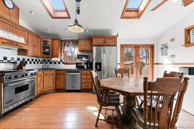 824 Lincoln Avenue, Bohemia, NY 11716