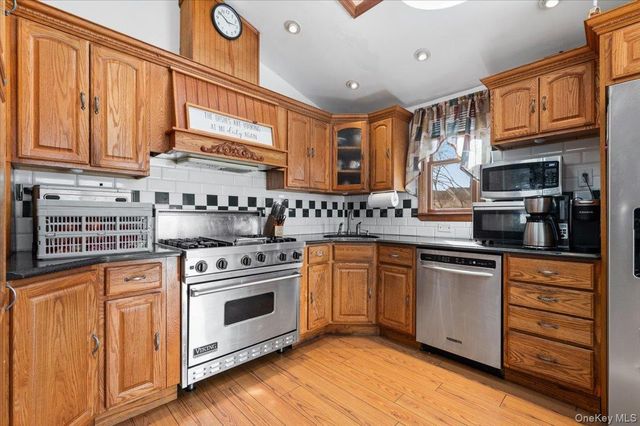 824 Lincoln Avenue, Bohemia, NY 11716