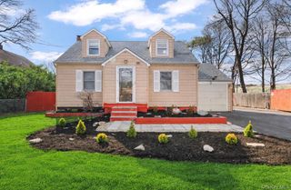 824 Lincoln Avenue, Bohemia, NY 11716