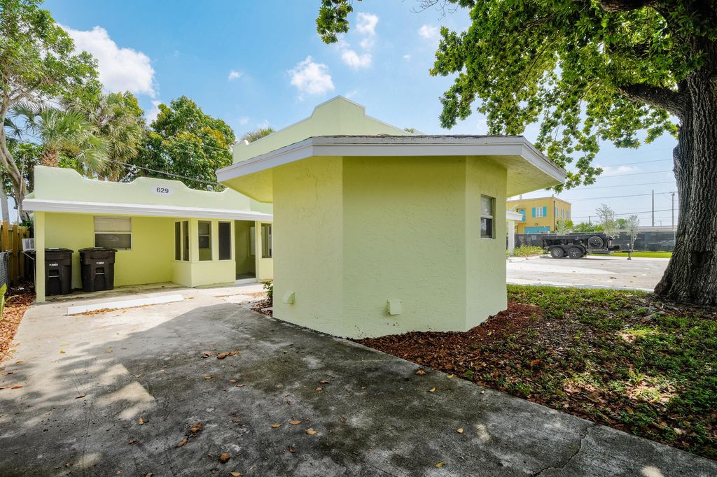 627 Bunker Road, West Palm Beach, FL 33405