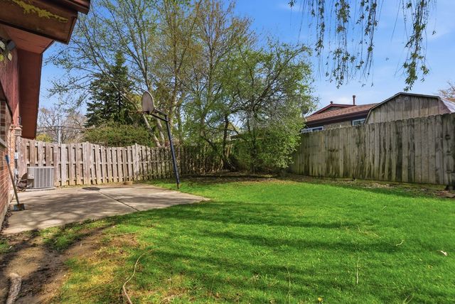 117 Virginia Court, Streamwood, IL 60107