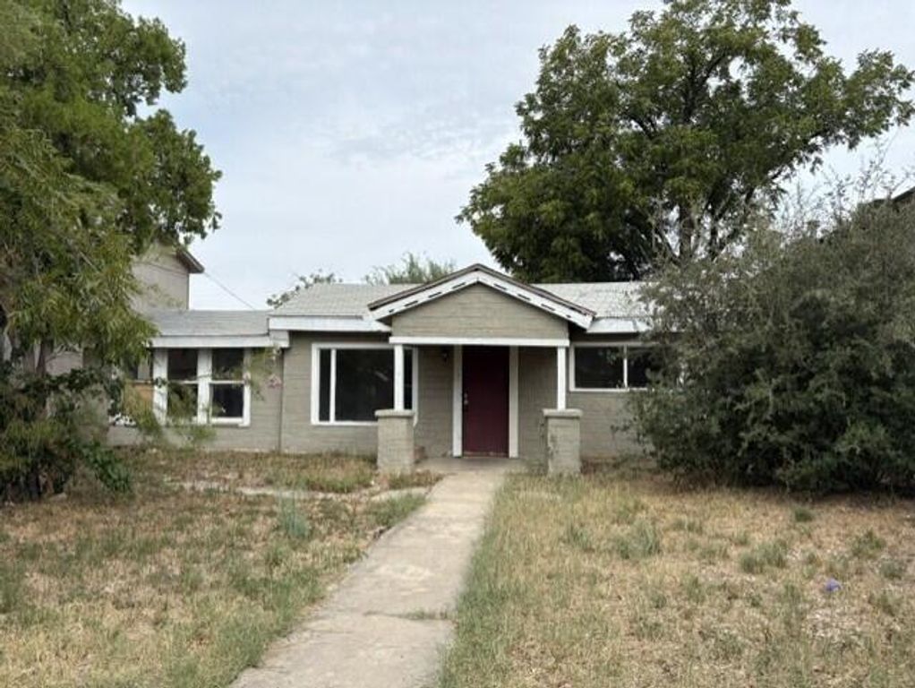 Image 1 of property listing at 2902 San Antonio Street, San Angelo, TX 76901