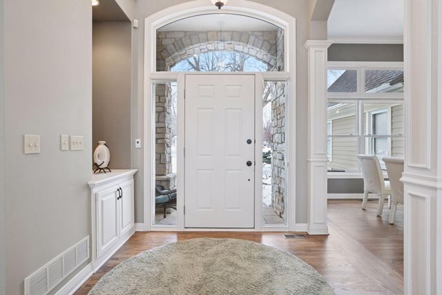 8064 Enclave Circle, Woodbury, MN 55125