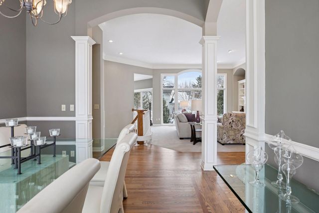 8064 Enclave Circle, Woodbury, MN 55125