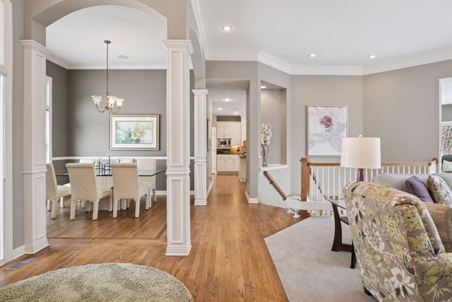 8064 Enclave Circle, Woodbury, MN 55125