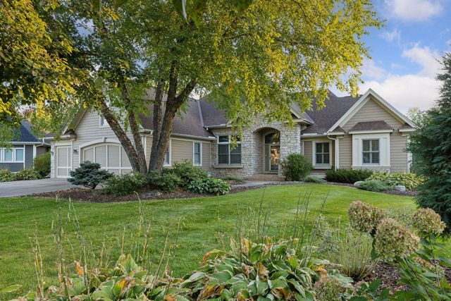 8064 Enclave Circle, Woodbury, MN 55125