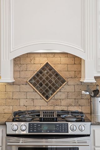 8064 Enclave Circle, Woodbury, MN 55125