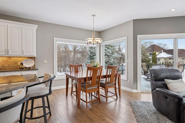 8064 Enclave Circle, Woodbury, MN 55125