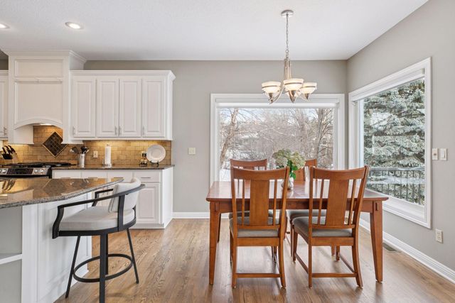 8064 Enclave Circle, Woodbury, MN 55125