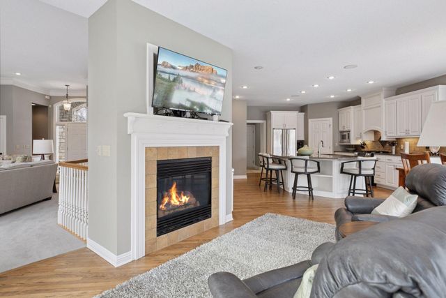 8064 Enclave Circle, Woodbury, MN 55125