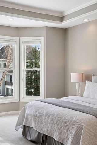 8064 Enclave Circle, Woodbury, MN 55125