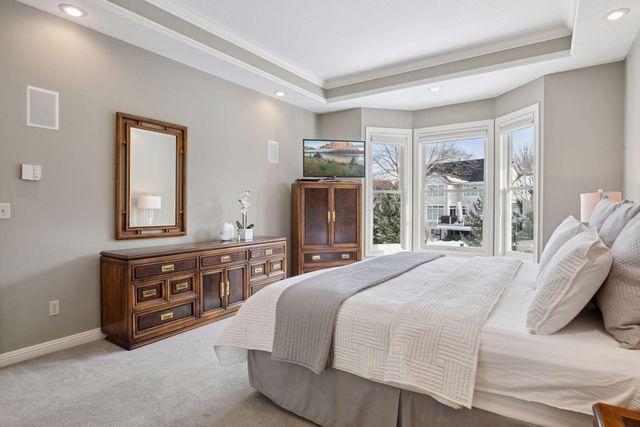 8064 Enclave Circle, Woodbury, MN 55125