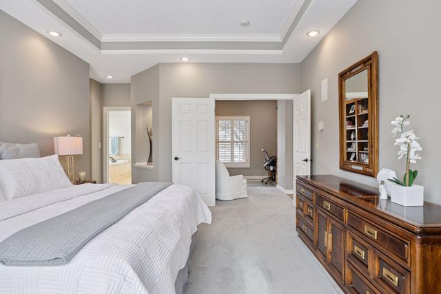 8064 Enclave Circle, Woodbury, MN 55125