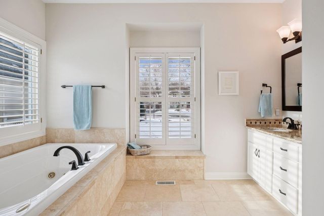 8064 Enclave Circle, Woodbury, MN 55125