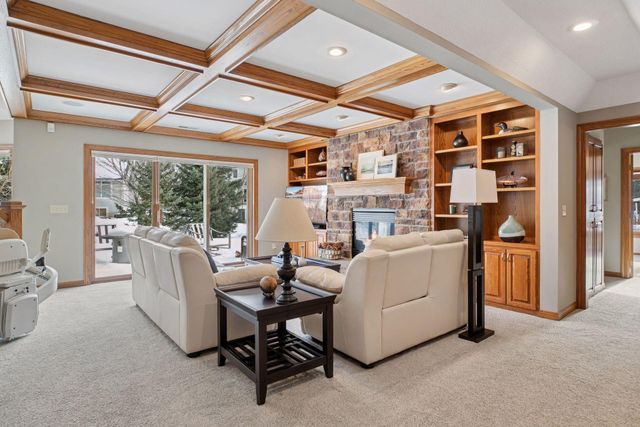 8064 Enclave Circle, Woodbury, MN 55125