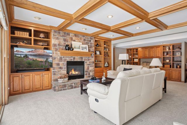 8064 Enclave Circle, Woodbury, MN 55125