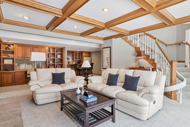 8064 Enclave Circle, Woodbury, MN 55125