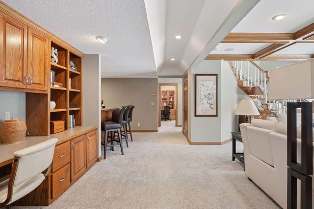 8064 Enclave Circle, Woodbury, MN 55125