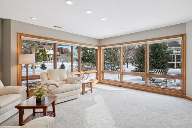 8064 Enclave Circle, Woodbury, MN 55125