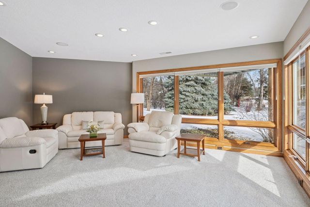 8064 Enclave Circle, Woodbury, MN 55125