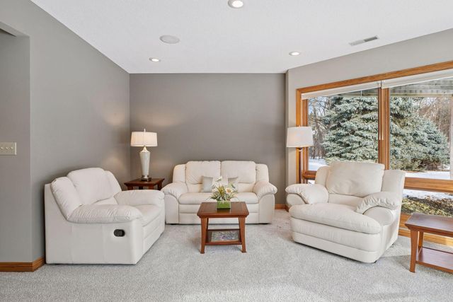 8064 Enclave Circle, Woodbury, MN 55125