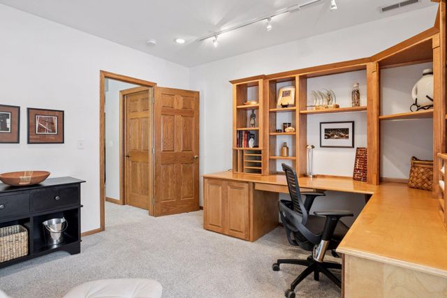 8064 Enclave Circle, Woodbury, MN 55125