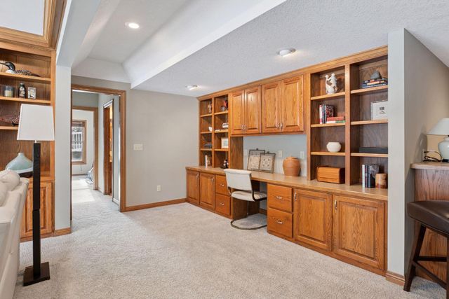 8064 Enclave Circle, Woodbury, MN 55125