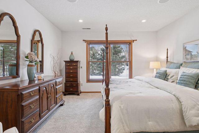 8064 Enclave Circle, Woodbury, MN 55125