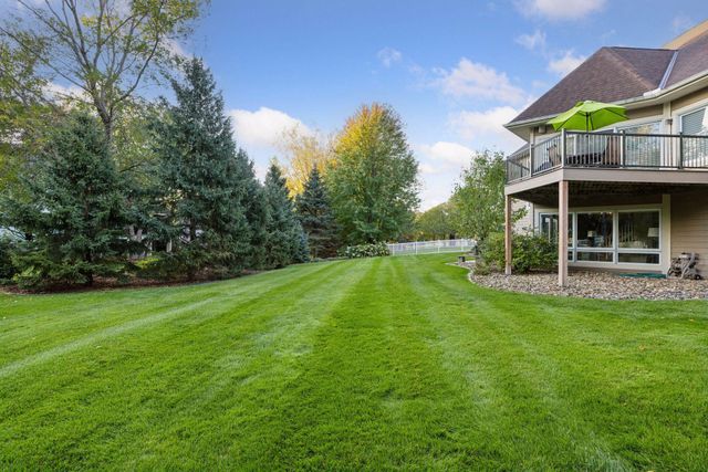 8064 Enclave Circle, Woodbury, MN 55125