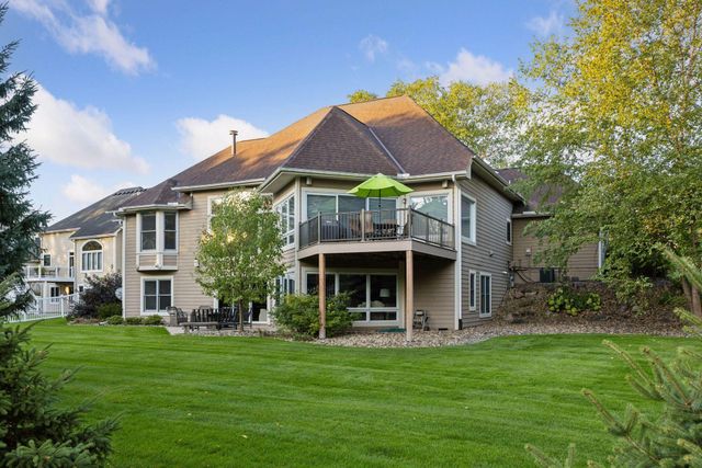 8064 Enclave Circle, Woodbury, MN 55125