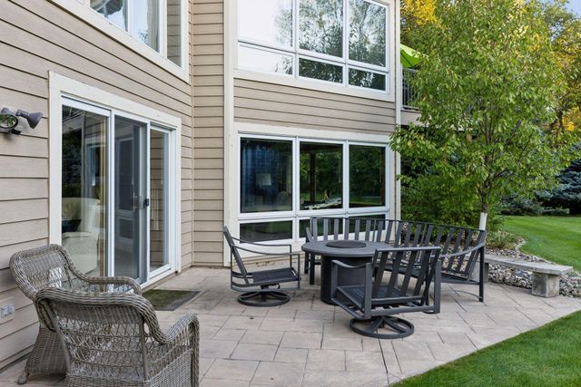 8064 Enclave Circle, Woodbury, MN 55125