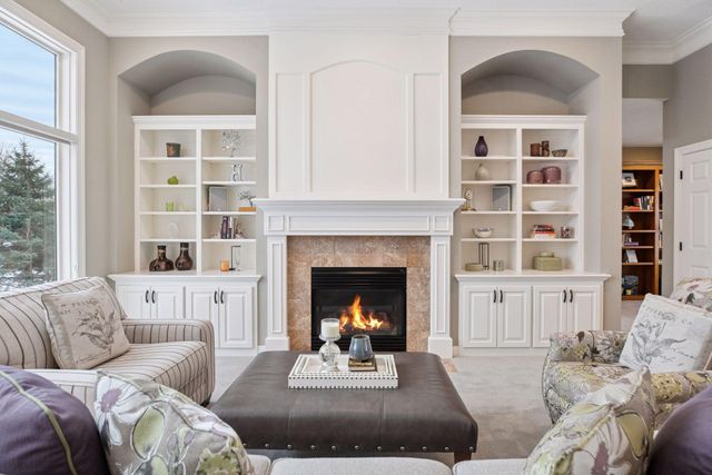 8064 Enclave Circle, Woodbury, MN 55125