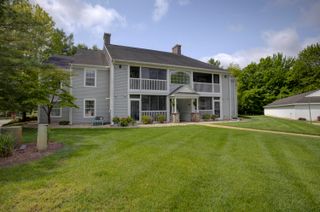 920 Oakbrook Drive, Jackson, MI 49203