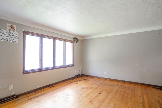 3327 Kinsey Avenue, Des Moines, IA 50317