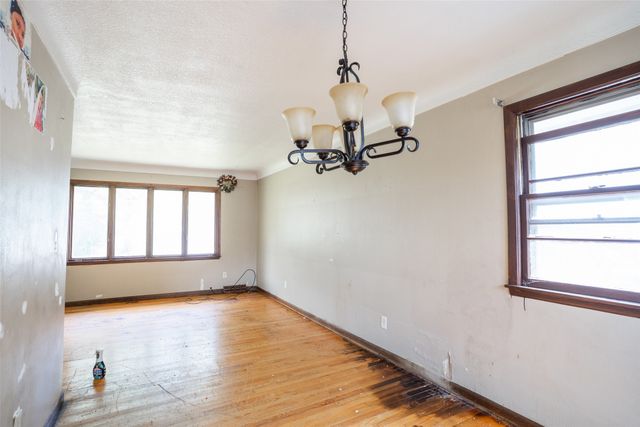 3327 Kinsey Avenue, Des Moines, IA 50317