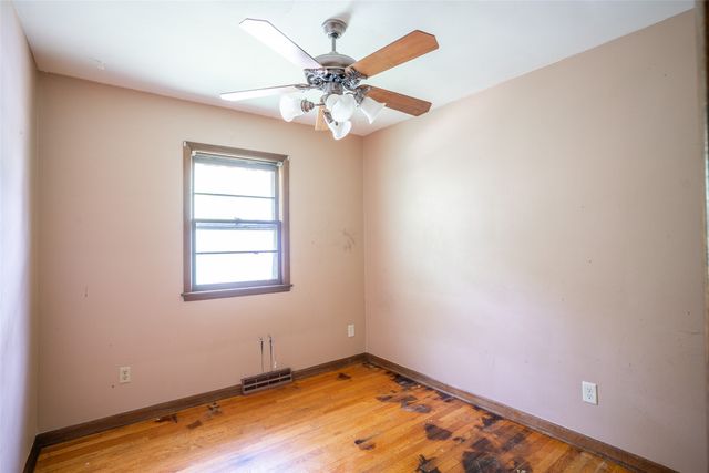 3327 Kinsey Avenue, Des Moines, IA 50317