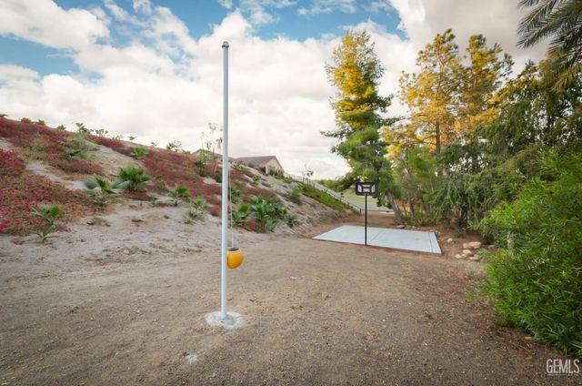 5609 Levanto Street, Bakersfield, CA 93306