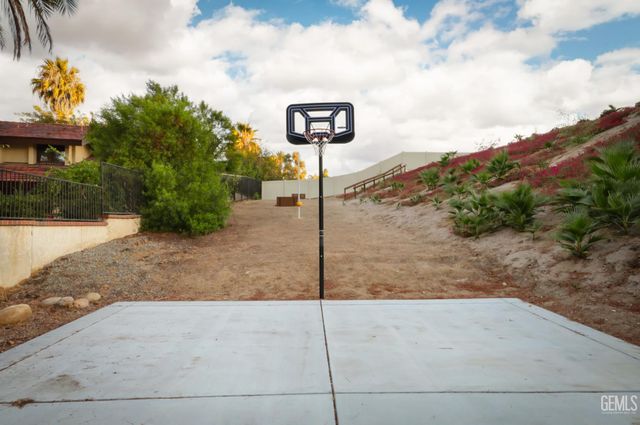 5609 Levanto Street, Bakersfield, CA 93306