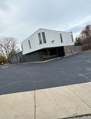 23207 Lahser Road, Southfield, MI 48033