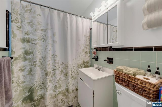 17 Peden Terrace, Kearny, NJ 07032