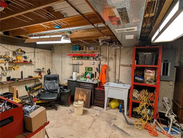 5504 Bon Ron Drive, Hillsboro, MO 63050