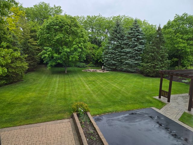 25805 N Arrowhead Drive, Mundelein, IL 60060
